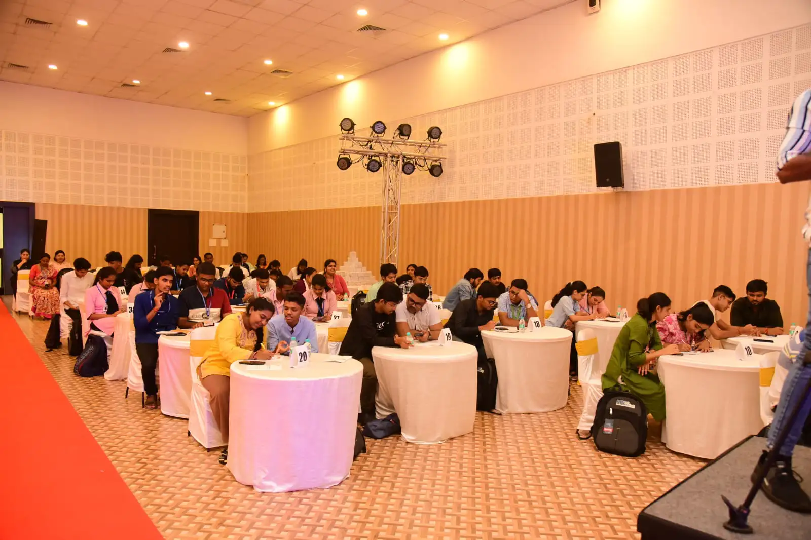 Participants during elimination round