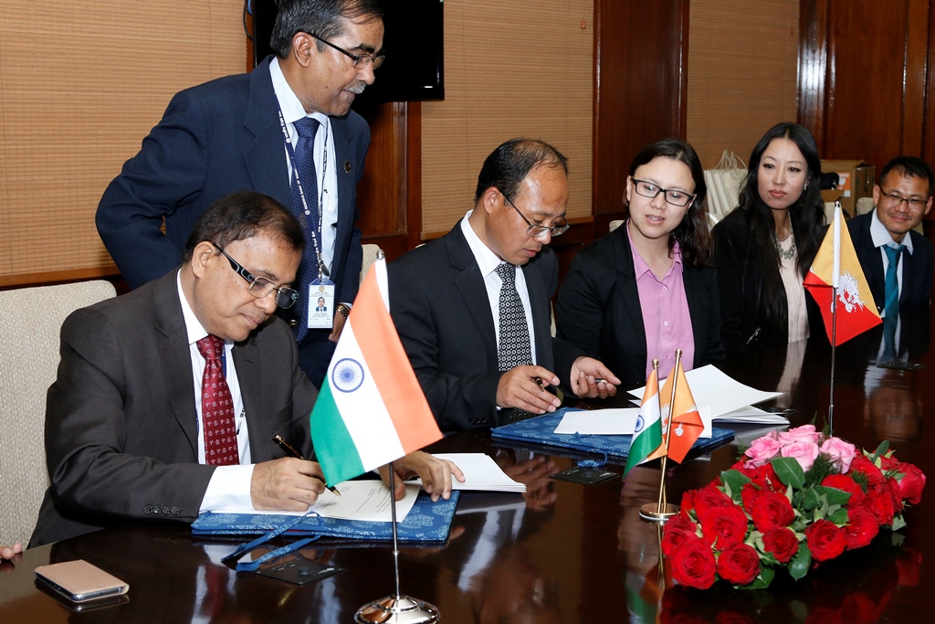 Shri Harun R. Khan, Deputy Governor, Reserve Bank of India signing a Currency Swap Agreement with Mr. Phajo Dorjee, Deputy Governor, Royal Monetary Authority of Bhutan